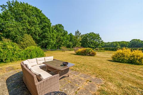 Lhiannon Thie Midhurst Road, Petersfield, GU31 5AT