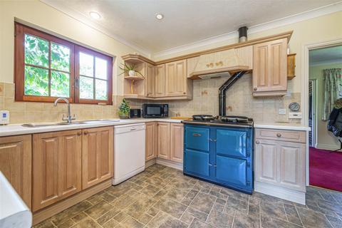 Lhiannon Thie Midhurst Road, Petersfield, GU31 5AT