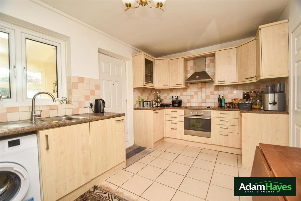 Crescent Way, London N12 3 bed semidetached house for sale £650,000