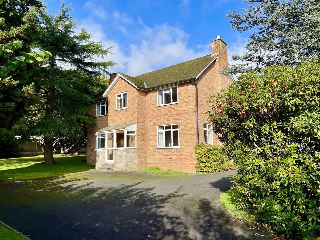 Morda Road, Oswestry 4 bed detached house for sale £410,000