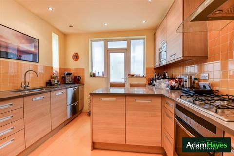 3 bedroom apartment for sale, Charter Way, London N3
