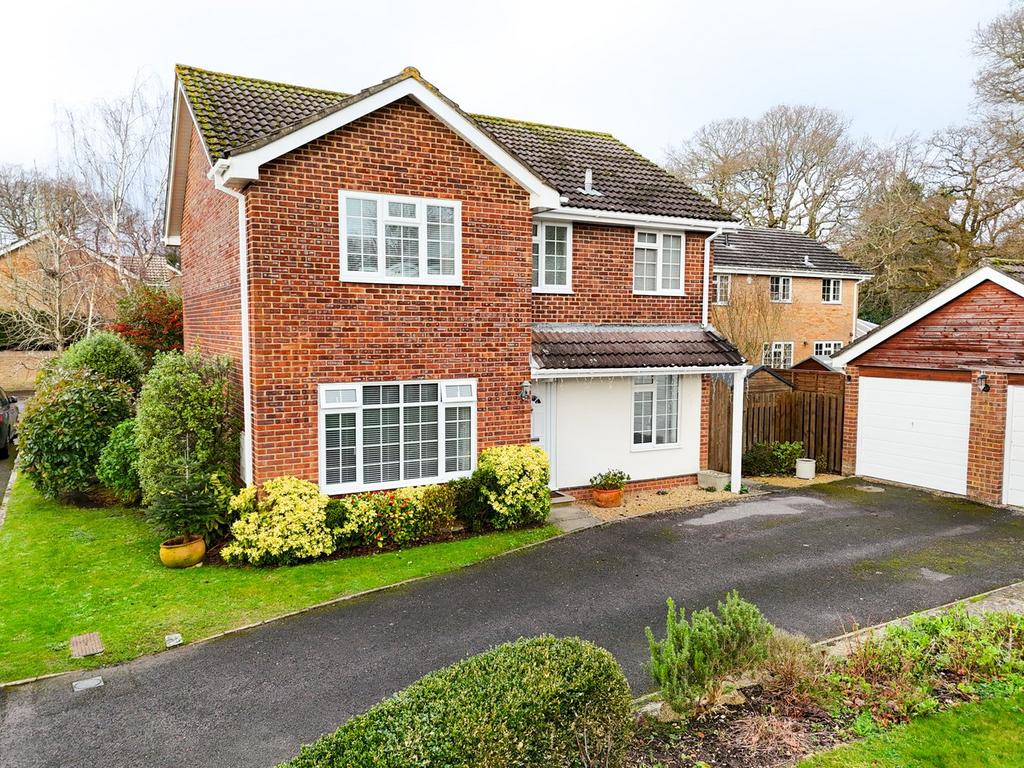 Deerleap Way, New Milton, BH25 4 bed detached house for sale £650,000