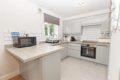 4 Woodfall Drive, Crayford, Dartford, DA1 4TP