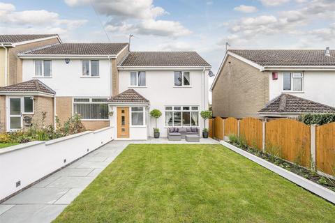 22 Finchfield Close, Stourbridge, DY8 3LJ