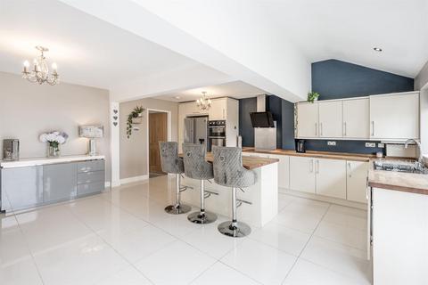 22 Finchfield Close, Stourbridge, DY8 3LJ