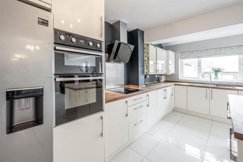 22 Finchfield Close, Stourbridge, DY8 3LJ