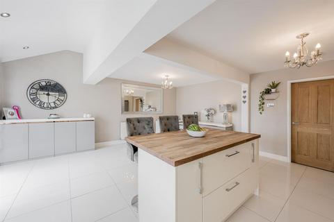 22 Finchfield Close, Stourbridge, DY8 3LJ