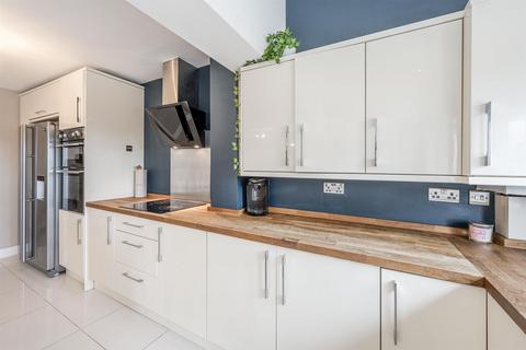 22 Finchfield Close, Stourbridge, DY8 3LJ