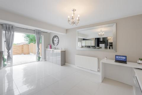 22 Finchfield Close, Stourbridge, DY8 3LJ