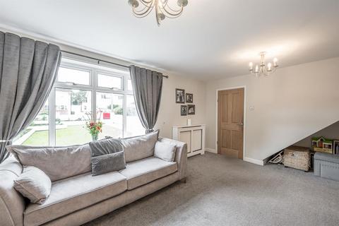 22 Finchfield Close, Stourbridge, DY8 3LJ