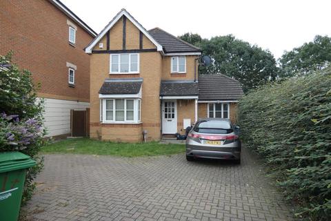 4 bedroom detached house to rent - Earls Lane, Cippenham