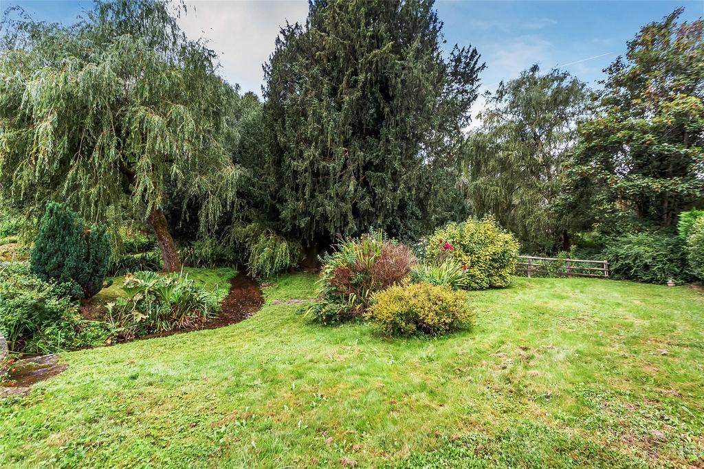 Guildford Road, Abinger Hammer, Dorking, RH5 3 bed detached house for