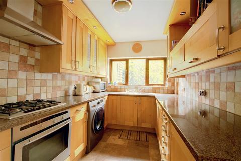 9 Lambley Road, Lowdham, Nottingham, NG14 7AZ