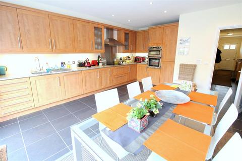 7 Azalea Close, London Colney, St Albans, AL2 1UA