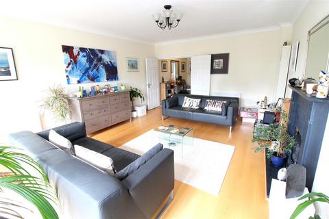 7 Azalea Close, London Colney, St Albans, AL2 1UA