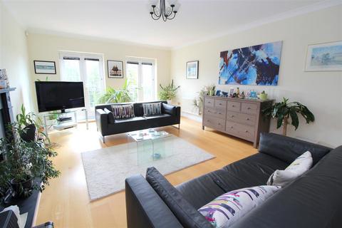 7 Azalea Close, London Colney, St Albans, AL2 1UA