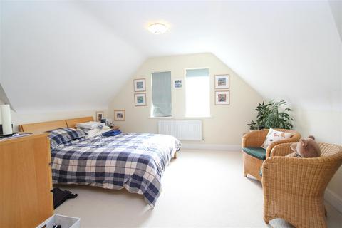 7 Azalea Close, London Colney, St Albans, AL2 1UA