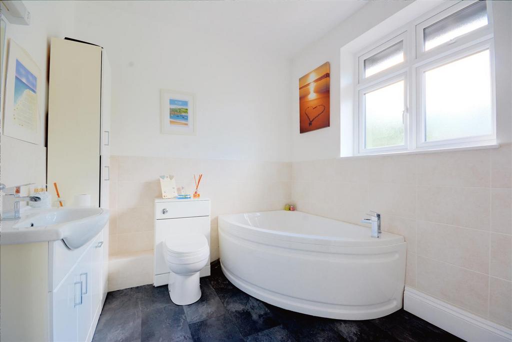 Bathroom 2.jpeg