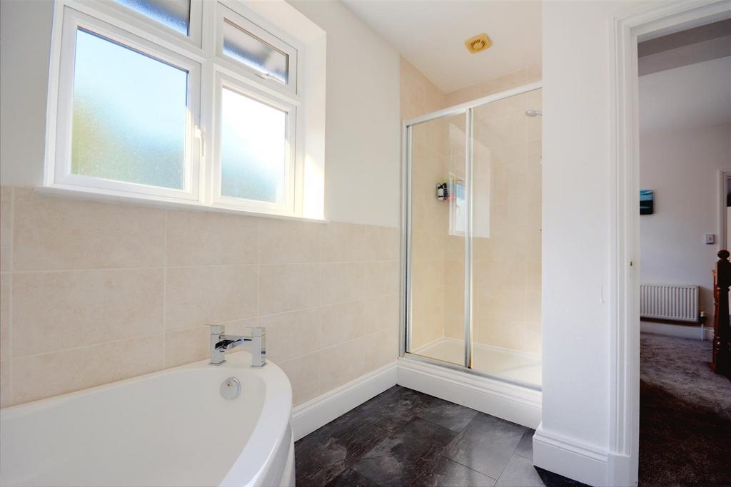 Bathroom 1.jpeg