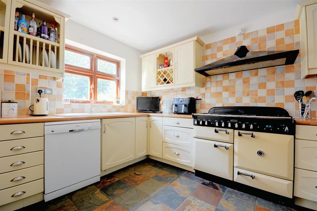 Kitchen 1.jpeg