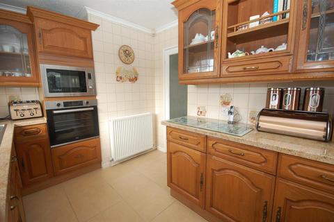 2 bedroom detached bungalow for sale, Gibson Lane, Kippax, Leeds