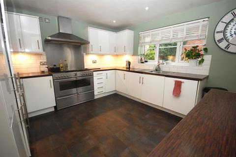 5 bedroom detached house for sale, Queen Street, Great Preston, Leeds