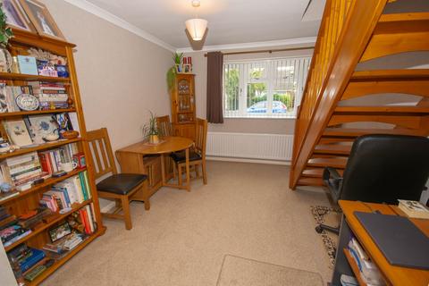 3 bedroom semi-detached bungalow for sale - Hamlet Close, Woodlands Estate, Rugby, CV22