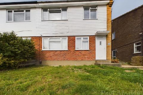 35 Swallowdale, South Croydon, CR2 8SG