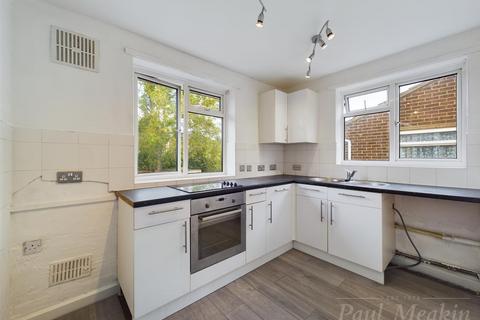 35 Swallowdale, South Croydon, CR2 8SG