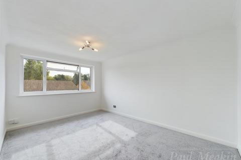 35 Swallowdale, South Croydon, CR2 8SG