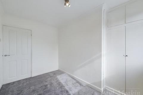 35 Swallowdale, South Croydon, CR2 8SG