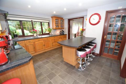 4 bedroom detached house for sale, Whinmore Gardens, Gomersal, Cleckheaton