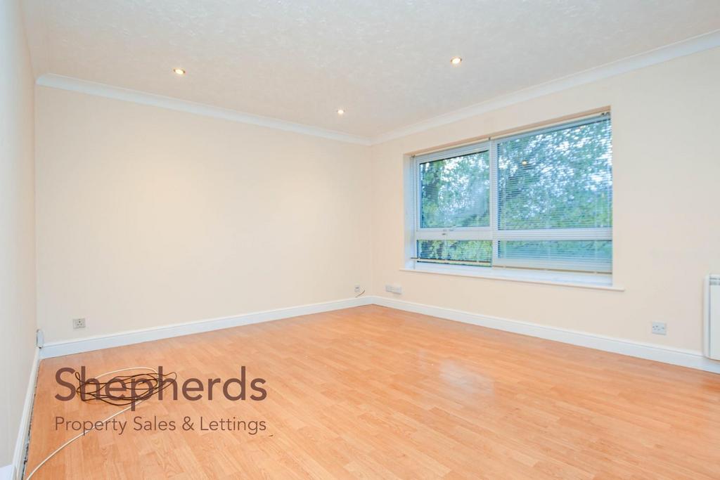 Lampits, Hoddesdon EN11 1 bed flat £850 pcm (£196 pw)