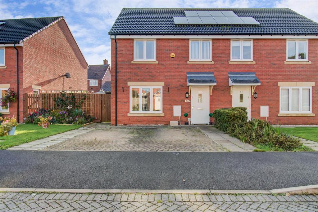 Holly Close, Bretforton, Evesham 3 bed semidetached house for sale £