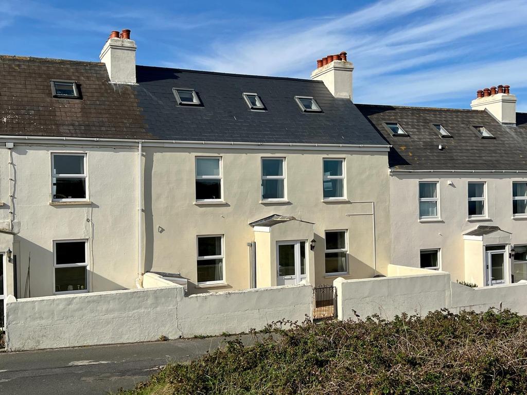 Simons Place, Alderney 4 bed terraced house to rent £1,000 pcm (£231 pw)