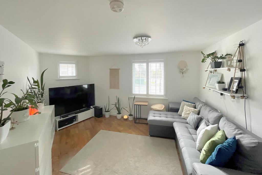 The Hawthorns, Flitwick, MK45 2 bed ground floor flat for sale £225,000