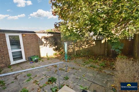 9 Brookmead Close, Eastbourne, BN22 8UX