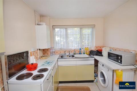 9 Brookmead Close, Eastbourne, BN22 8UX