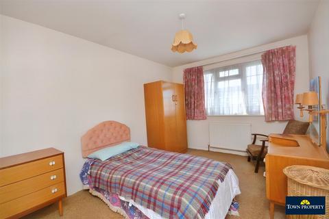 9 Brookmead Close, Eastbourne, BN22 8UX
