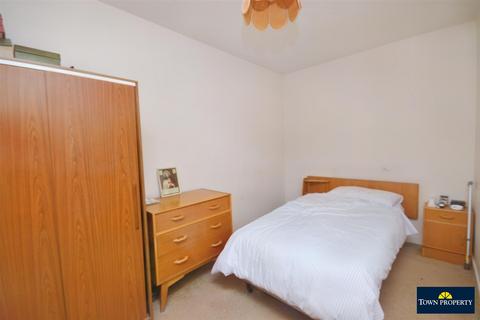 9 Brookmead Close, Eastbourne, BN22 8UX