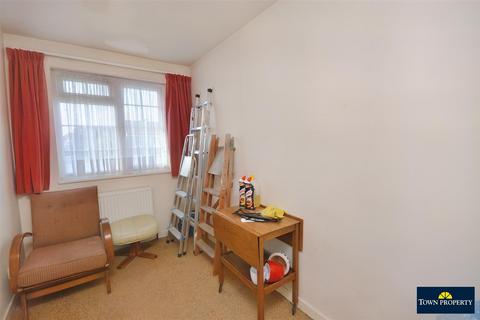 9 Brookmead Close, Eastbourne, BN22 8UX