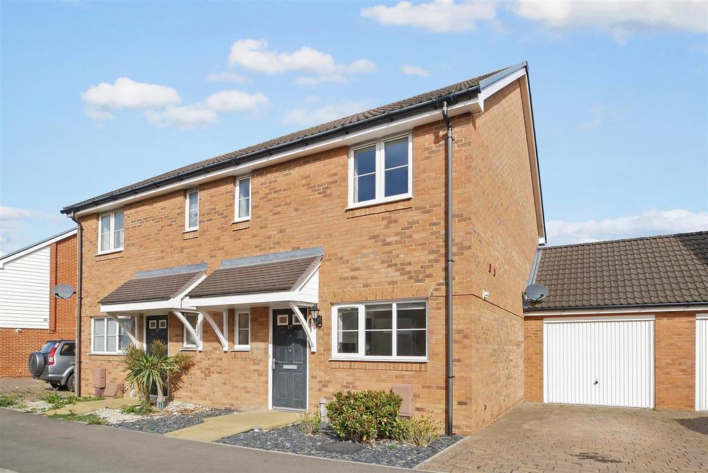 Navigation Drive, Yapton 3 bed semidetached house for sale £300,000