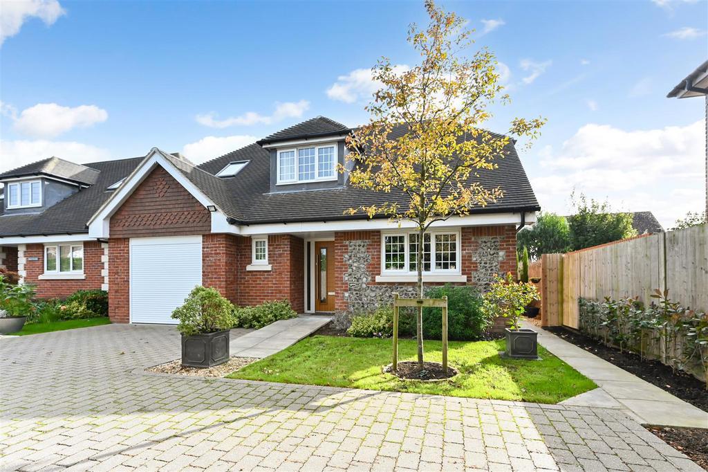 Orchard Way, Fontwell 3 bed detached bungalow for sale £525,000