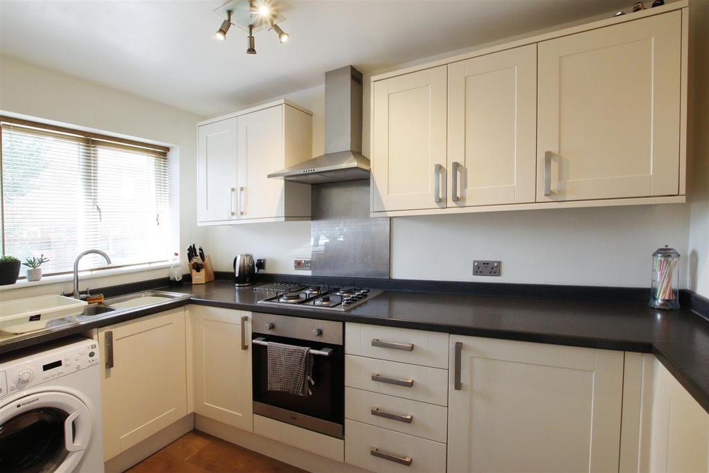 Campion Close, Warsash, Southampton 2 bed end of terrace house - £1,250 ...