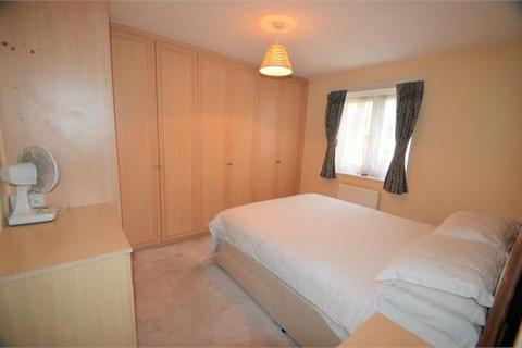 2 bedroom flat to rent, Grenville Place, Mill Hill, NW7