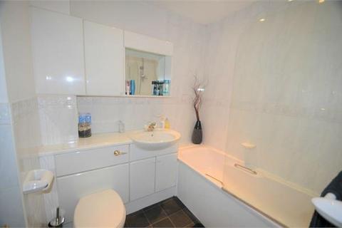 2 bedroom flat to rent, Grenville Place, Mill Hill, NW7