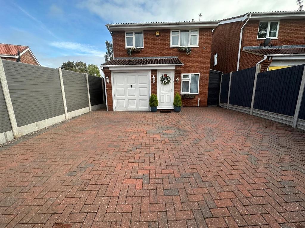 Swallowdale Drive, Leicester 3 bed detached house for sale £285,000