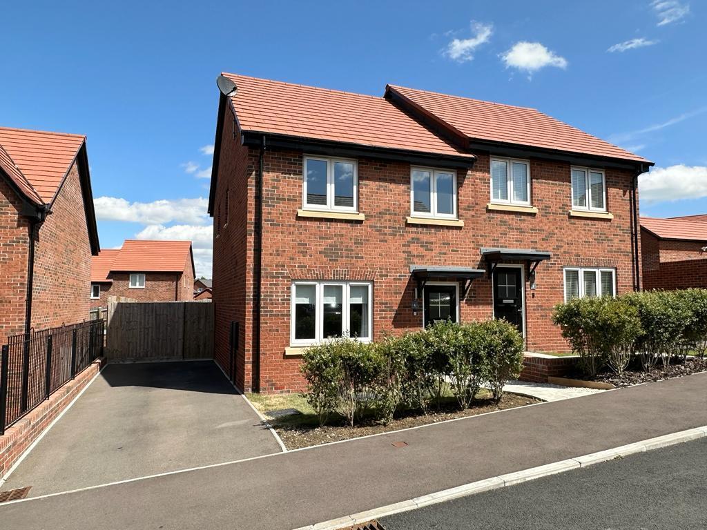 Bluebell Crescent, Brockworth, Gloucester 3 bed semidetached house for