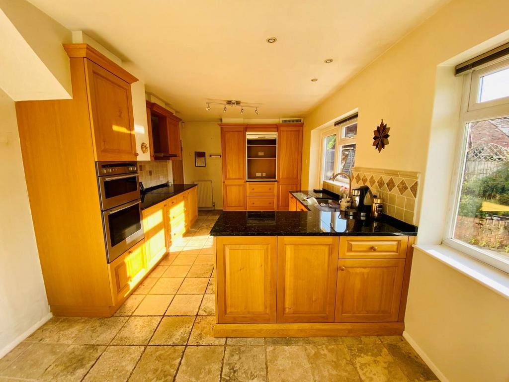 Kitchenb.jpg