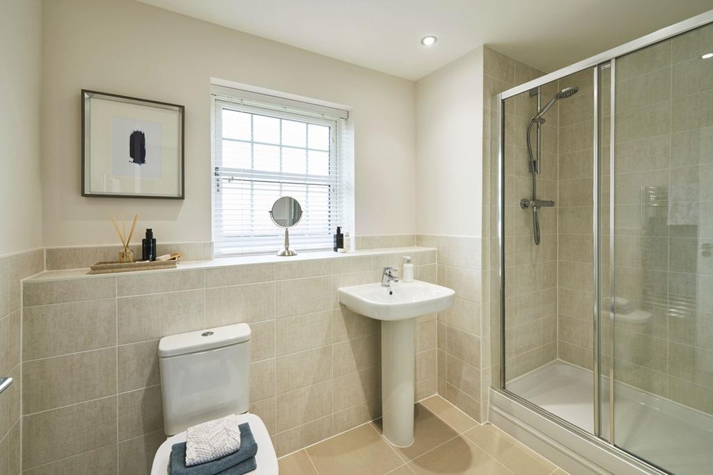 Modern en-suite shower room